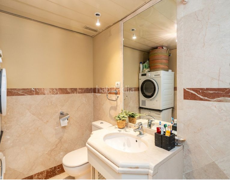 Foto f670bc6c-91b7-4fcc-a7e1-057f7d438769. Pis amb xemeneia piscina a Real de Zaragoza Marbella