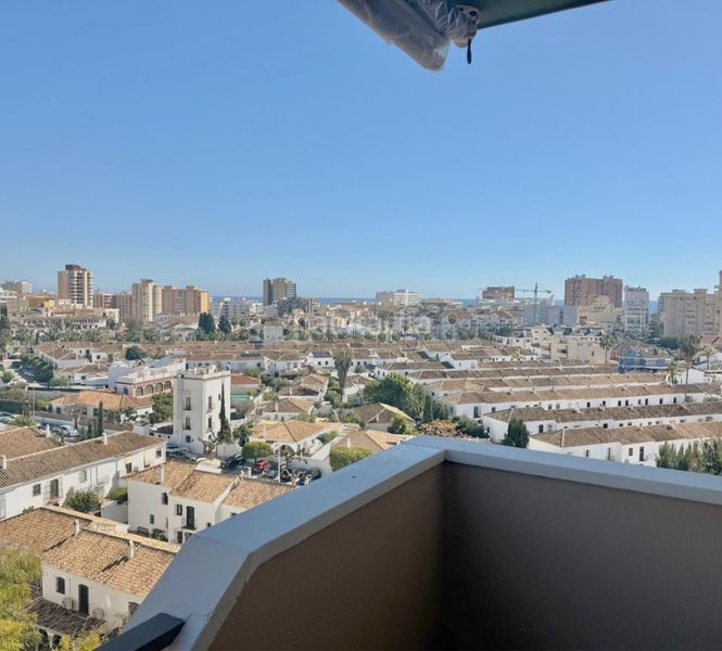 Foto ed31af0a-f332-4137-aa21-7738d1d4eb4a. Pis amb xemeneia a Centro ciudad Fuengirola