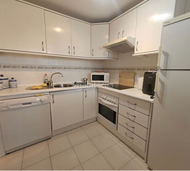 Foto 0027c972-cd3a-49ea-8dc6-59b8c959eaf3. Pis amb xemeneia aparcament piscina a la cala Mijas Mijas