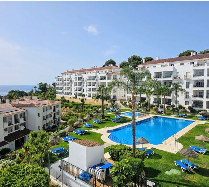 Foto 3d0aa8bd-4ded-4f3f-9da0-56d5f342700f. Pis amb xemeneia aparcament piscina a la cala Mijas Mijas