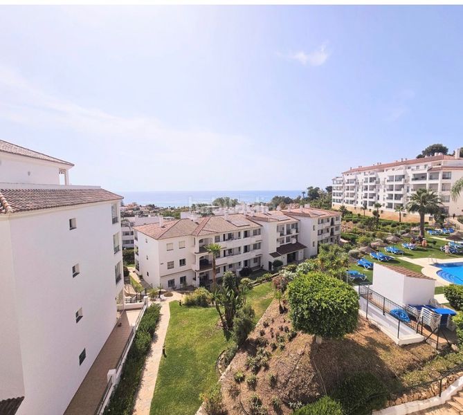 Foto 64e0a727-0d90-4e6b-9797-6a1a1804cb9f. Pis amb xemeneia aparcament piscina a la cala Mijas Mijas