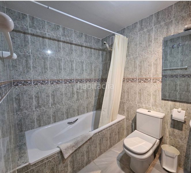 Foto c3dc9eab-2e1e-4388-ac39-f128dc7479dc. Pis amb xemeneia aparcament piscina a la cala Mijas Mijas