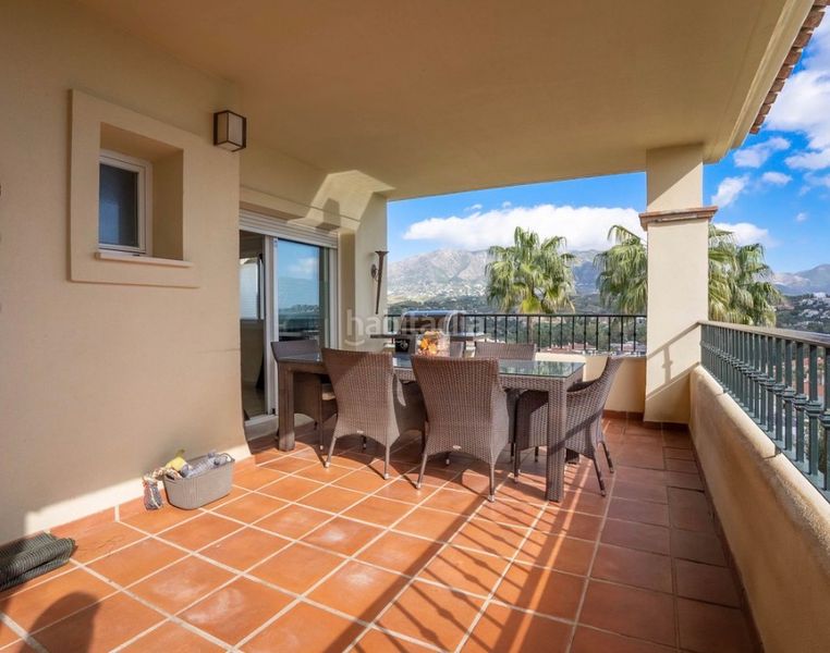 Foto 2f545d30-a7ca-4d38-98eb-1a1a5b3ee7c0. Pis amb xemeneia aparcament piscina a La Cala Golf - Lagar Martell Mijas