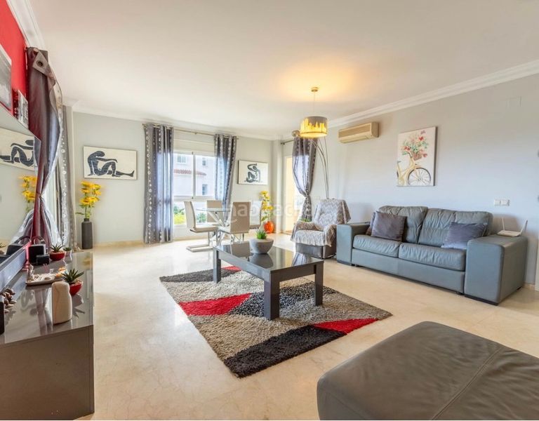 Foto 35cf6b0c-ff03-4348-87f2-0d69b9b14550. Pis amb xemeneia aparcament piscina a La Cala Golf - Lagar Martell Mijas