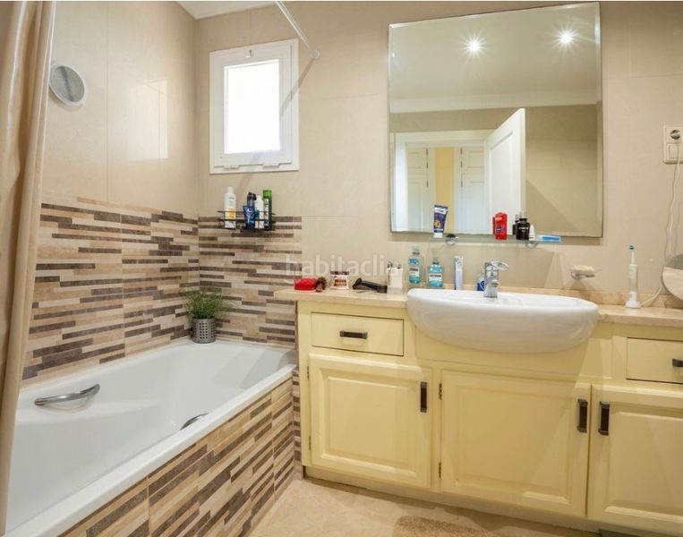 Foto 9d3e6cc5-7e27-43ff-963a-65d0d4c61fe5. Pis amb xemeneia aparcament piscina a La Cala Golf - Lagar Martell Mijas