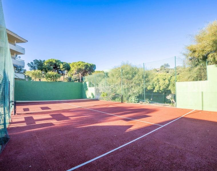 Foto f2158529-cb8c-4ea0-ad09-42a2acc9eb92. Pis amb xemeneia aparcament piscina a La Cala Golf - Lagar Martell Mijas