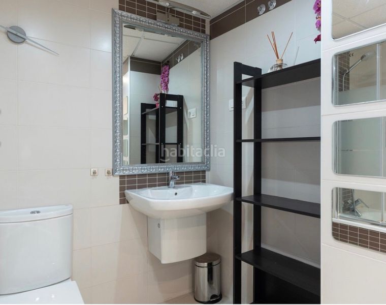 Foto 5e06e5ee-aefe-4655-9741-e65d352fda45. Pis amb xemeneia aparcament piscina a Los Pacos Fuengirola