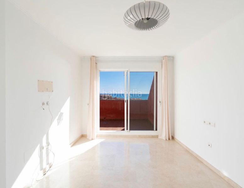 Foto 92edd68f-bfe1-492d-8f76-c076e844fb18. Pis amb xemeneia aparcament piscina a Los Pacos Fuengirola