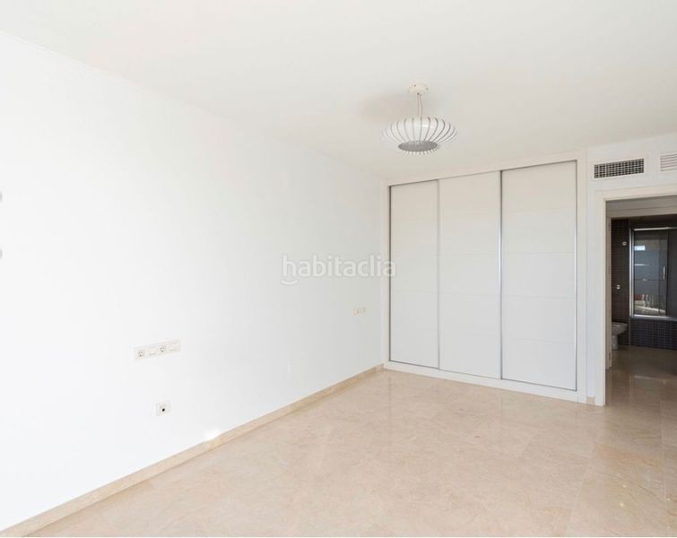 Foto b4e87d0f-4885-476d-ae14-300b0043a1ff. Pis amb xemeneia aparcament piscina a Los Pacos Fuengirola