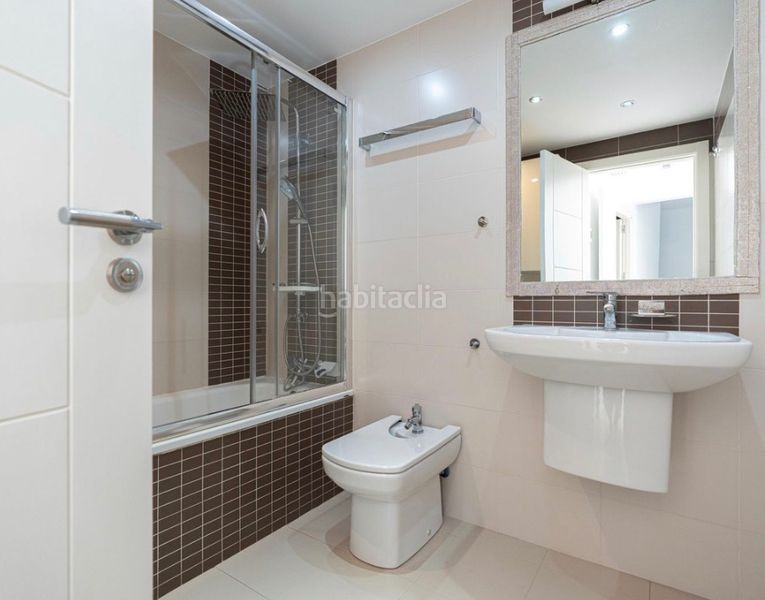 Foto cdf809dd-c5b6-44c3-91c8-784d98f7c0d8. Pis amb xemeneia aparcament piscina a Los Pacos Fuengirola