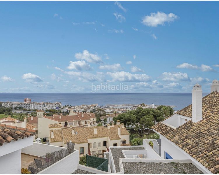 Foto cc0c3600-3d96-4c9f-93f9-c708be5a6c16. Pis amb xemeneia piscina a La Duquesa Manilva