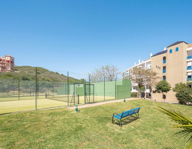 Foto f35301ba-3b15-4d8b-a07b-d9242074a9a9. Pis amb xemeneia piscina a La Duquesa Manilva