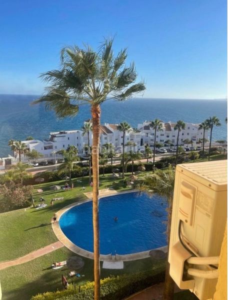 Foto 5162eb4e-6ff8-4f8e-b4d3-9268c58f45c0. Pis amb xemeneia aparcament piscina a Torremuelle Benalmádena