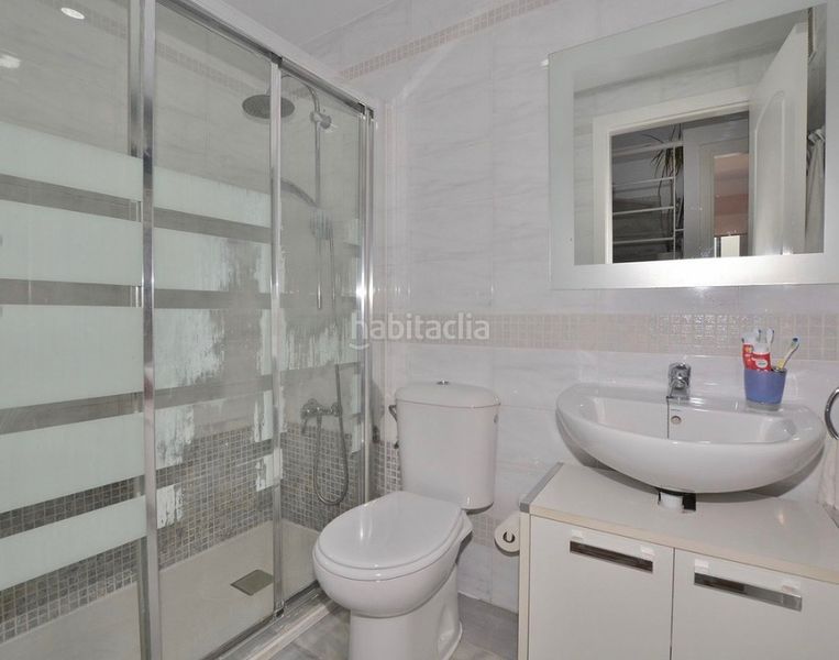 Foto 4241f5d0-c0c3-4a4a-8b98-13cfb91e44fa. Pis amb xemeneia aparcament piscina a Arroyo de la Miel Benalmádena