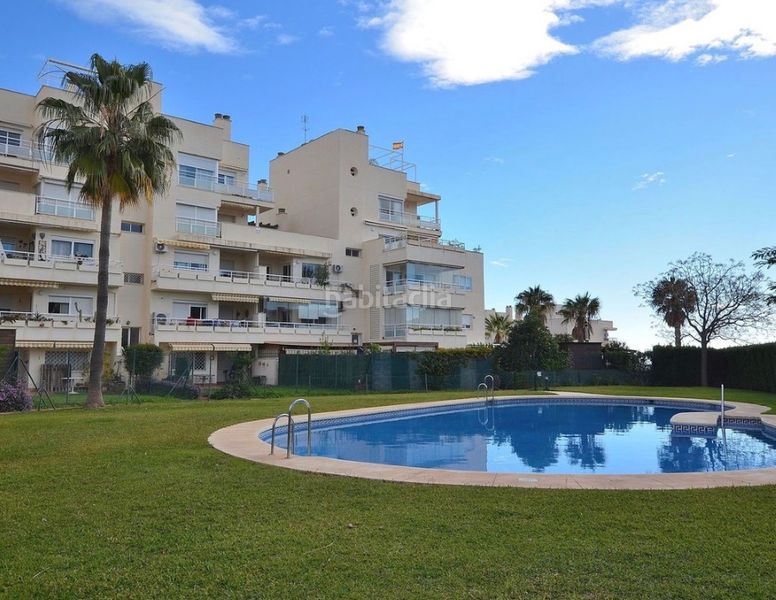 Foto 7d3401aa-01f5-4464-b42f-6bbd93638285. Pis amb xemeneia aparcament piscina a Arroyo de la Miel Benalmádena