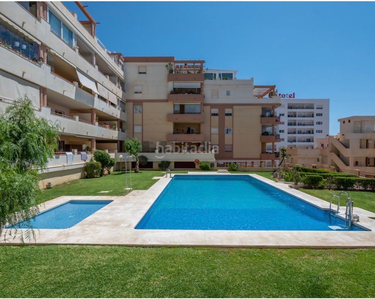 Foto 3d126654-e138-4b2c-85f0-2f7d0b6414ec. Pis amb xemeneia piscina a Nueva Torrequebrada Benalmádena