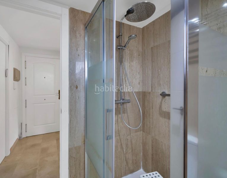 Foto e57f0f85-541e-4244-a56b-22debc07f4b2. Pis amb xemeneia piscina a Santa María Marbella