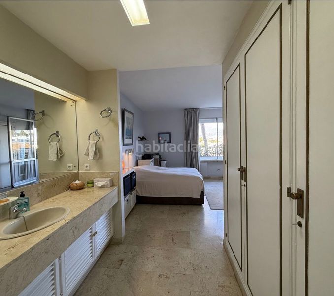 Foto 6906dcf8-9e60-4d16-8303-f36d3ed456c7. Pis amb xemeneia aparcament a Guadalmina Alta Marbella