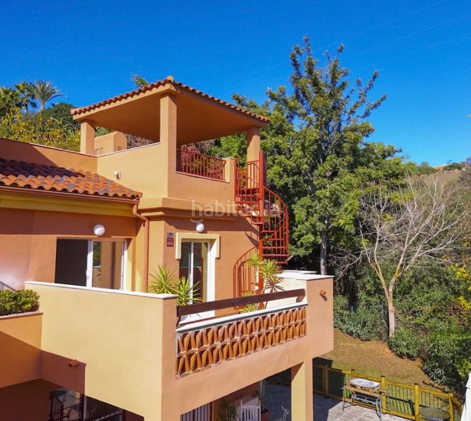 Foto 00caac2b-83bd-47e1-a42f-a7df404d2ec1. Pis amb xemeneia aparcament piscina a reserva de Marbella Marbella