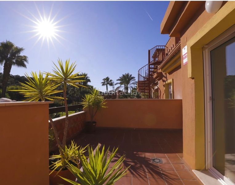 Foto 592a3dce-2862-48a2-aa98-4a60688df419. Pis amb xemeneia aparcament piscina a reserva de Marbella Marbella