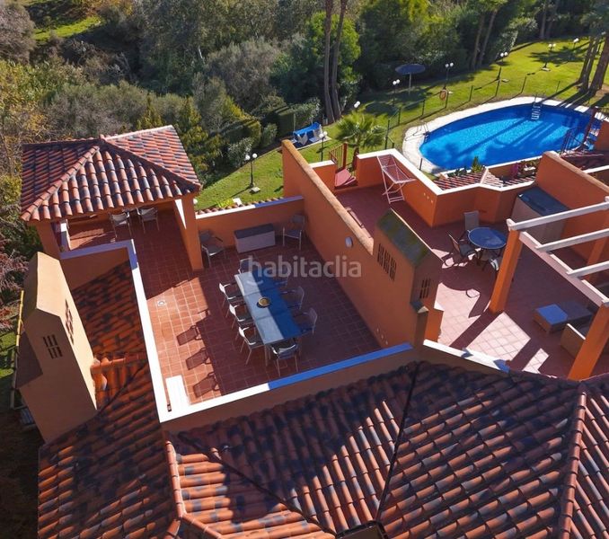 Foto 7775ca03-5818-4c88-a694-c8b04b38a3f1. Pis amb xemeneia aparcament piscina a reserva de Marbella Marbella