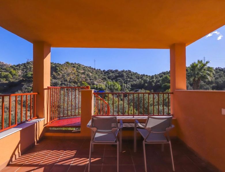 Foto 9e0bde7c-b9a4-41fb-82cd-988b5b34ec38. Pis amb xemeneia aparcament piscina a reserva de Marbella Marbella