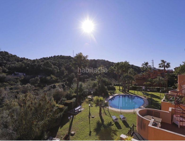Foto a0b460ce-88dc-409c-bbca-6d2161f696dc. Pis amb xemeneia aparcament piscina a reserva de Marbella Marbella