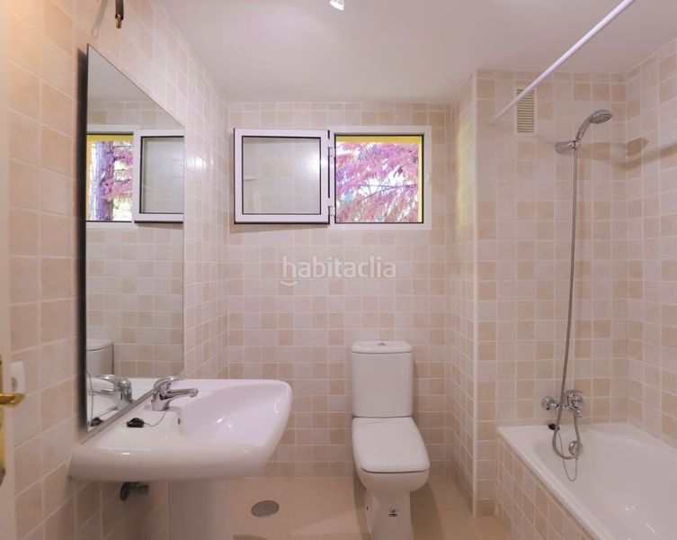 Foto a7a4a4ae-2214-4358-8d37-c92d6d3b5e21. Pis amb xemeneia aparcament piscina a reserva de Marbella Marbella