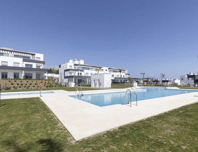 Foto 1c722196-964e-4af4-98cc-23b2a69572ae. Pis amb xemeneia aparcament piscina a Valle Romano Golf Estepona