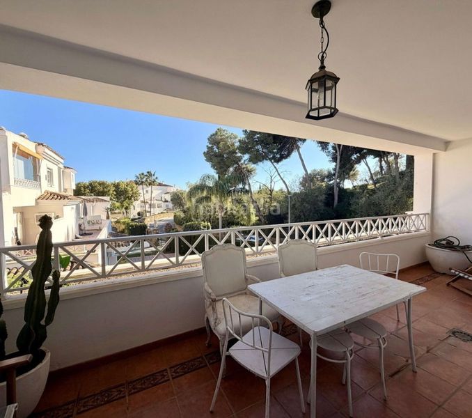 Foto 75484c7b-148d-4596-a62c-43a4fb4d3689. Pis amb xemeneia aparcament piscina a Río Real Marbella