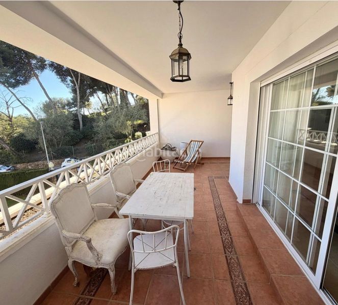 Foto c05287b3-b822-4457-88af-b884bb9f68f6. Pis amb xemeneia aparcament piscina a Río Real Marbella
