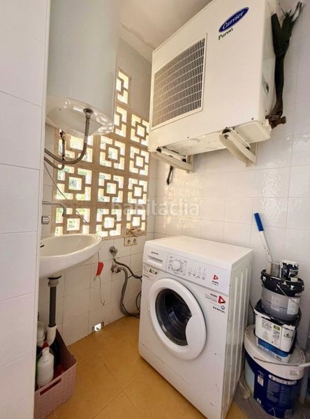 Foto ce466e93-83cc-4a2f-8ba9-841842a5a9e2. Pis amb xemeneia aparcament piscina a Río Real Marbella