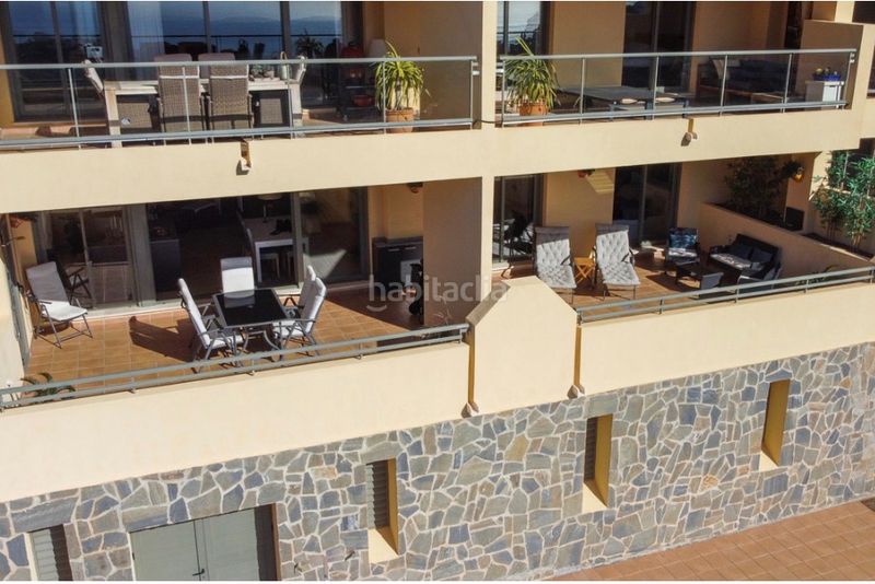 Foto 5286576b-a061-4c8f-8393-722fd96c05e0. Pis amb xemeneia aparcament piscina a Calahonda Mijas