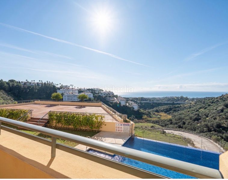 Foto 946f8104-9a83-4299-885e-c9462ec3c90f. Pis amb xemeneia aparcament piscina a Calahonda Mijas