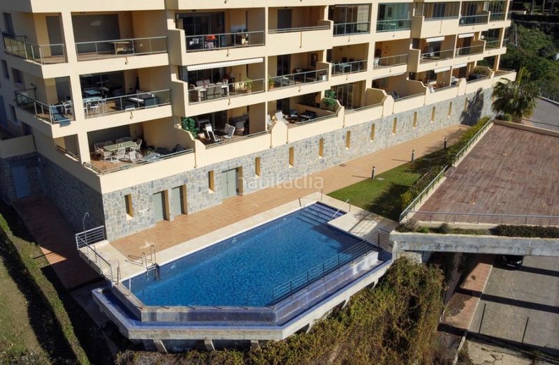 Foto e1862e0a-55e2-4985-bdea-a041e4b287b9. Pis amb xemeneia aparcament piscina a Calahonda Mijas