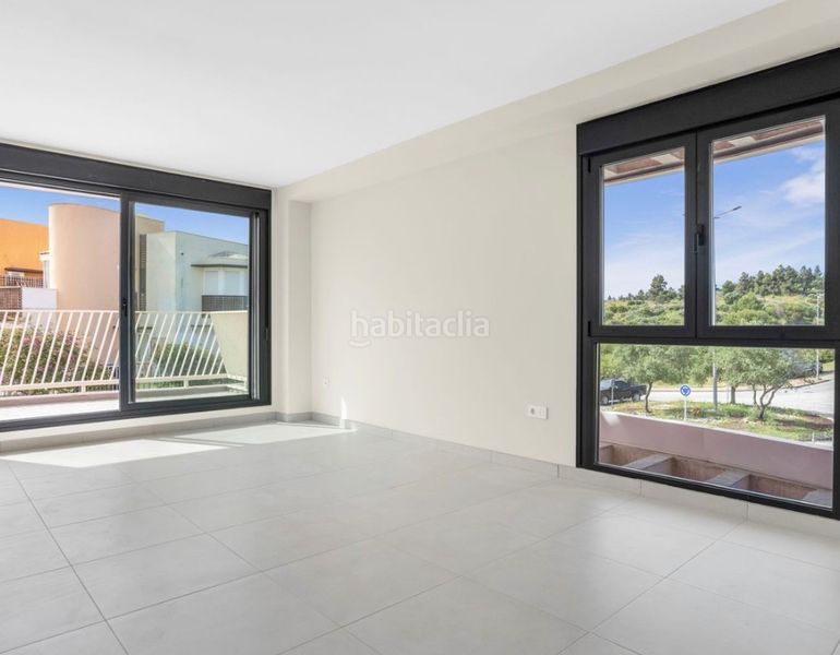 Foto 73aabd1a-809d-4523-a45c-34bd22d16d3f. Pis amb xemeneia aparcament piscina a la cala Mijas Mijas