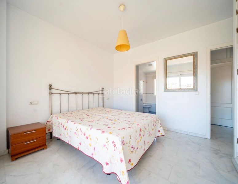 Foto ec2d8983-cf94-4448-834d-b5fe3a76f6e7. Pis amb xemeneia aparcament a Los Pacos Fuengirola