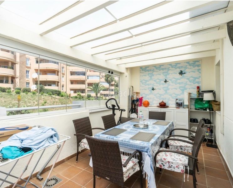 Foto a90b9f89-8df2-4a70-a141-bd78f0e659b5. Pis amb xemeneia piscina a Calahonda Mijas