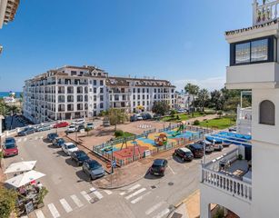 Appartement à Puerto de la Duquesa. Puerto de la duquesa ( licencia turística)