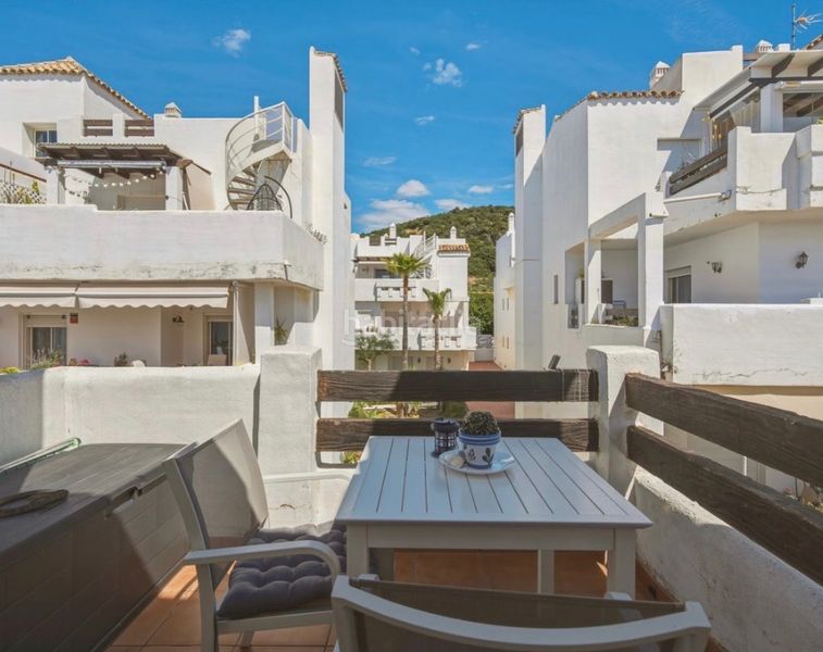 Foto b541cf23-00ea-4d26-9325-7245f6e8eb9e. Pis amb xemeneia aparcament piscina a Valle Romano Golf Estepona