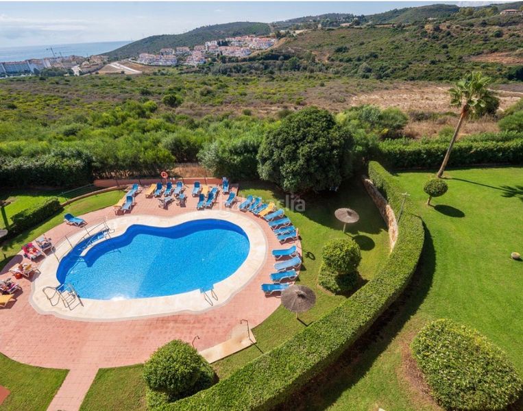 Foto f0bb6fde-029d-411b-a14b-10fe68a76e3c. Pis amb xemeneia aparcament piscina a La Duquesa Manilva
