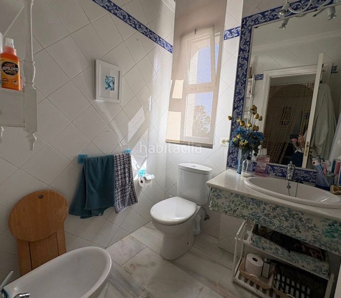 Foto b3bc4b54-7679-4ce4-91a0-e5c1b3adcca0. Pis amb xemeneia aparcament piscina a Cabopino - Artola Marbella