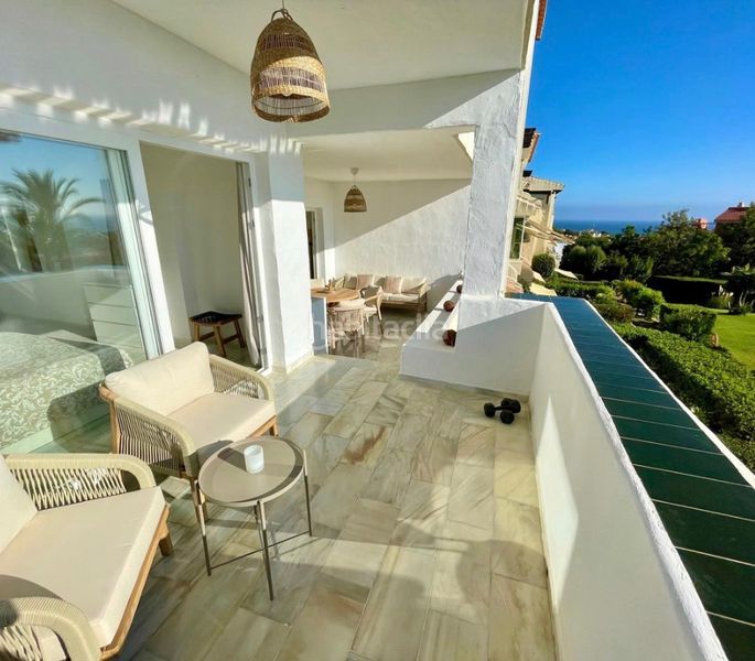 Foto 3faa326e-8958-4001-b2e6-ffa0a3a11a5b. Pis amb xemeneia aparcament piscina a reserva de Marbella Marbella