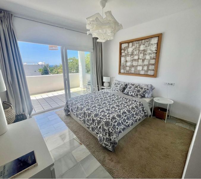 Foto a59ed0ce-234d-4cd4-be09-0f85efd0560e. Pis amb xemeneia aparcament piscina a reserva de Marbella Marbella