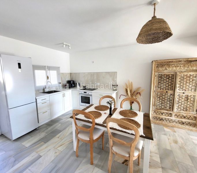Foto b4071565-7a44-445b-ac31-7c9a962dacc8. Pis amb xemeneia aparcament piscina a reserva de Marbella Marbella