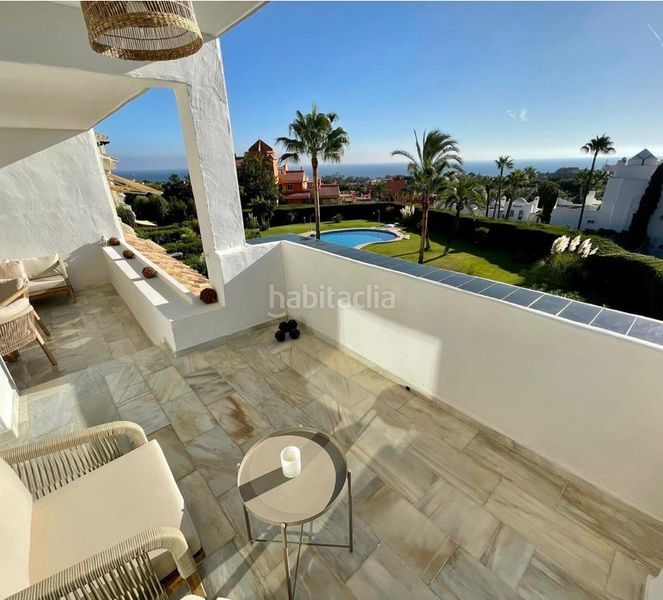 Foto e05839bb-b755-4325-95d6-a2e94a3fa160. Pis amb xemeneia aparcament piscina a reserva de Marbella Marbella