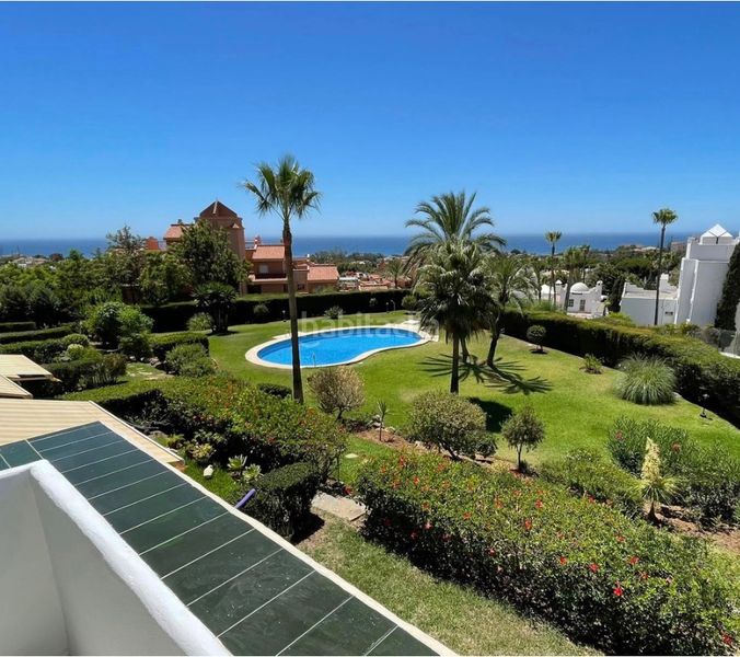 Foto fd76113b-aa55-46a0-a8bd-5c60d3403196. Pis amb xemeneia aparcament piscina a reserva de Marbella Marbella