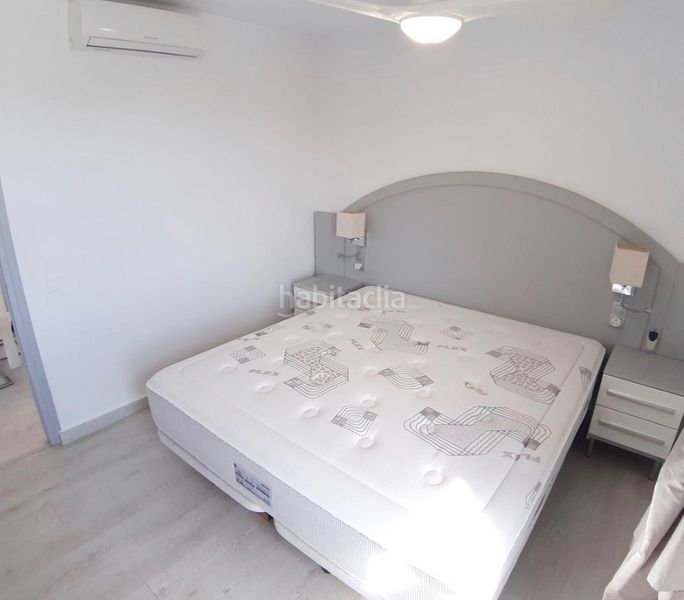 Foto ae54ed30-8218-4405-aa2c-b9d4bd0d05e3. Pis amb xemeneia piscina a Centro ciudad Fuengirola