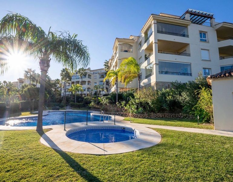 Foto 699c1939-a161-4c4b-8c2c-d6f038717b92. Pis amb xemeneia aparcament piscina a Mijas golf Mijas
