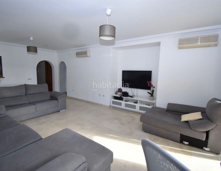 Foto 9394c413-3e55-4394-a215-3be6467a04f1. Pis amb xemeneia aparcament piscina a Mijas golf Mijas
